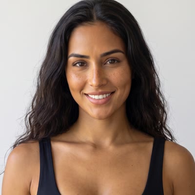 Lua Valente smiling